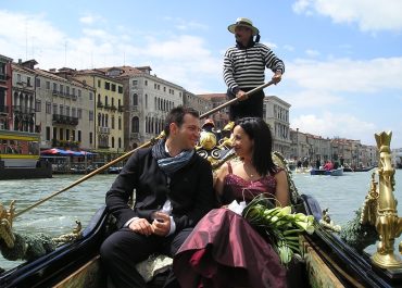 Iconic Venetian Transport: Practical Tips for Gondola Tours