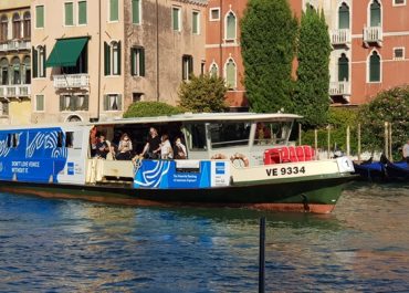 Public transport: THE VAPORETTO